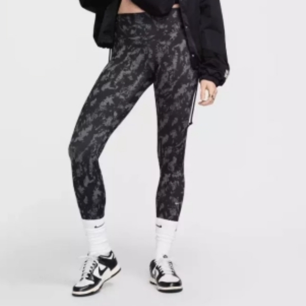 NWT Nike Gentle Support High Rise 7/8 Length Leggings XS